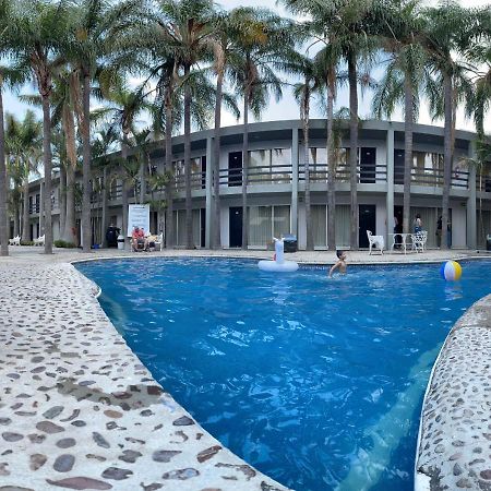 Suites del Real Zapopan Exterior foto